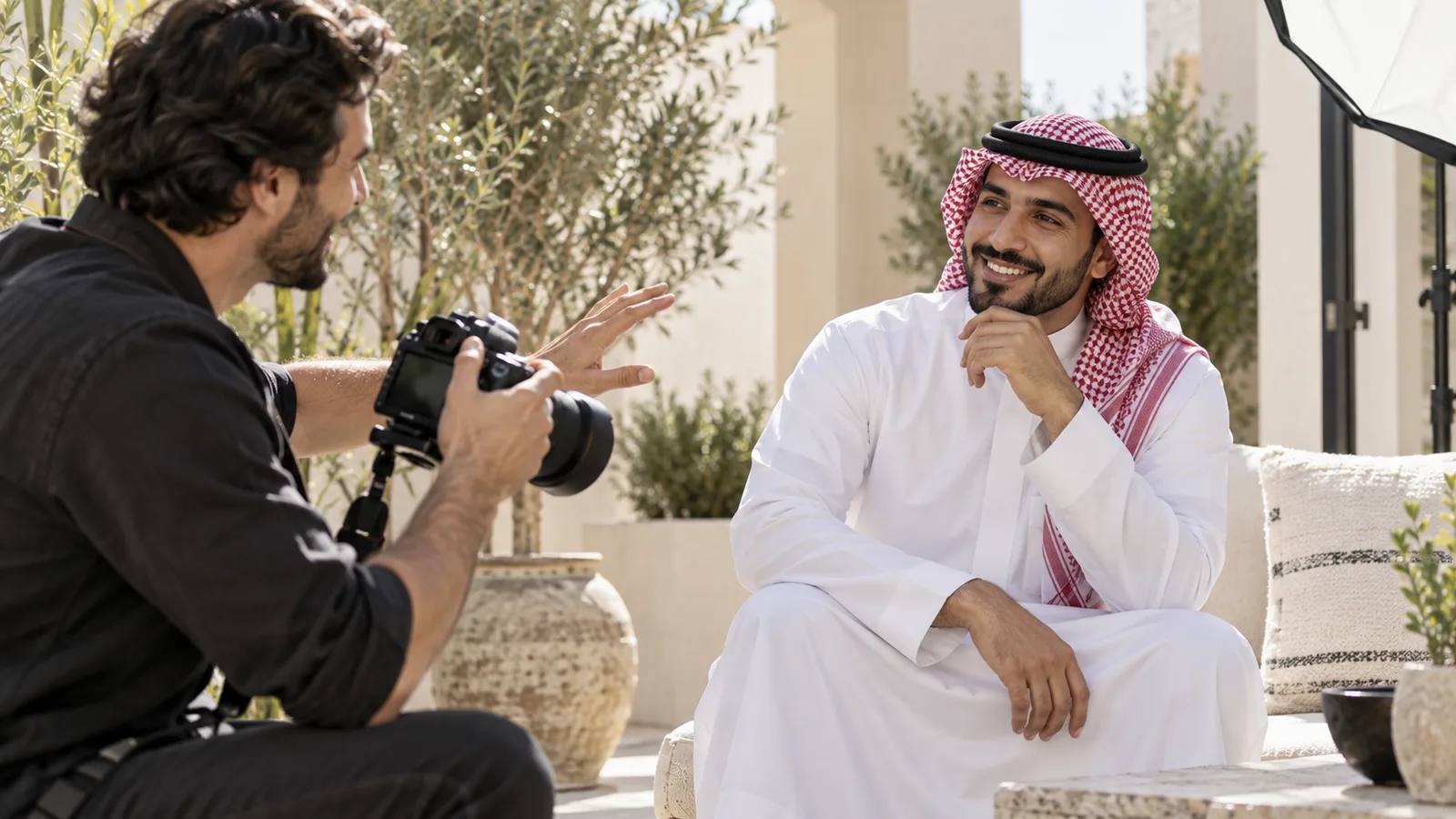 كيف تطلع طبيعي في الصور بدون تكلّف: نصائح للتخلص من توتر التصوير